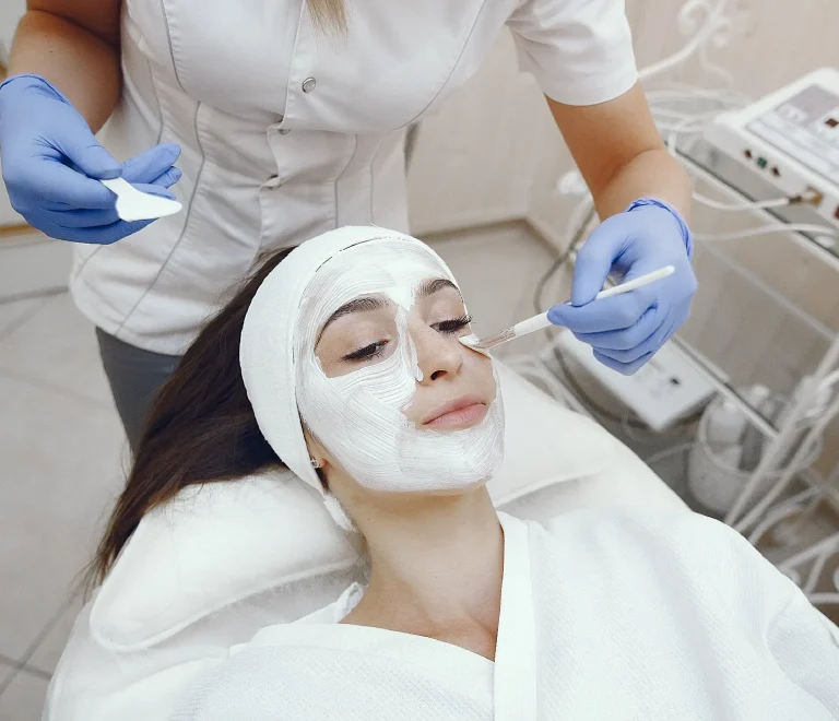 جلسات تنظيف البشرة وفوائدها ولماذا يجب القيام بها للحصول على بشرة صحية ونقية