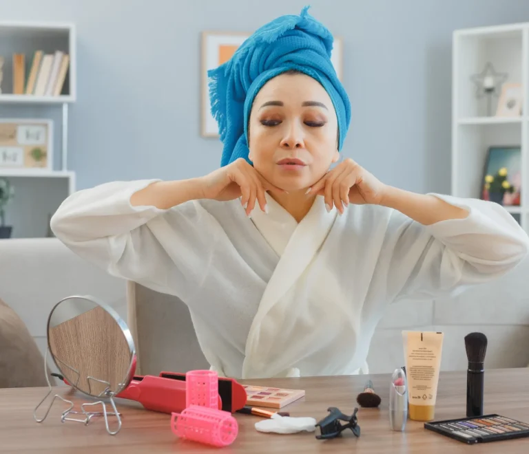 أفضل روتين يومي للعناية بالبشرة حسب نوعها لتحسين مظهر الجلد وصحته