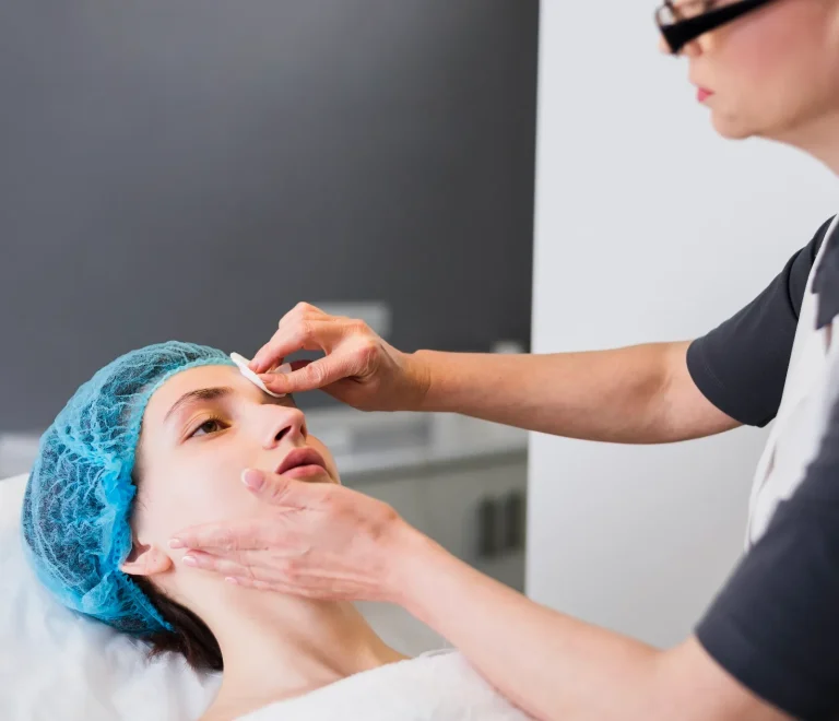 علاج حب الشباب بدون آثار وبطرق آمنة للحصول على بشرة نقية