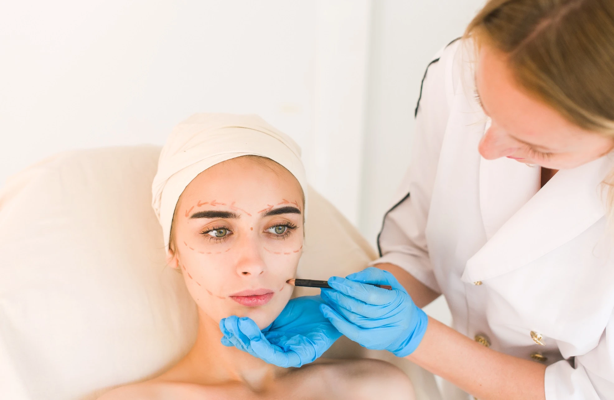 علاج التصبغات الجلدية داخل العيادة