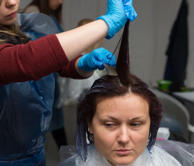 علاج مشاكل الشعر داخل العيادة : حلول طبية فعّالة لاستعادة صحة الشعر