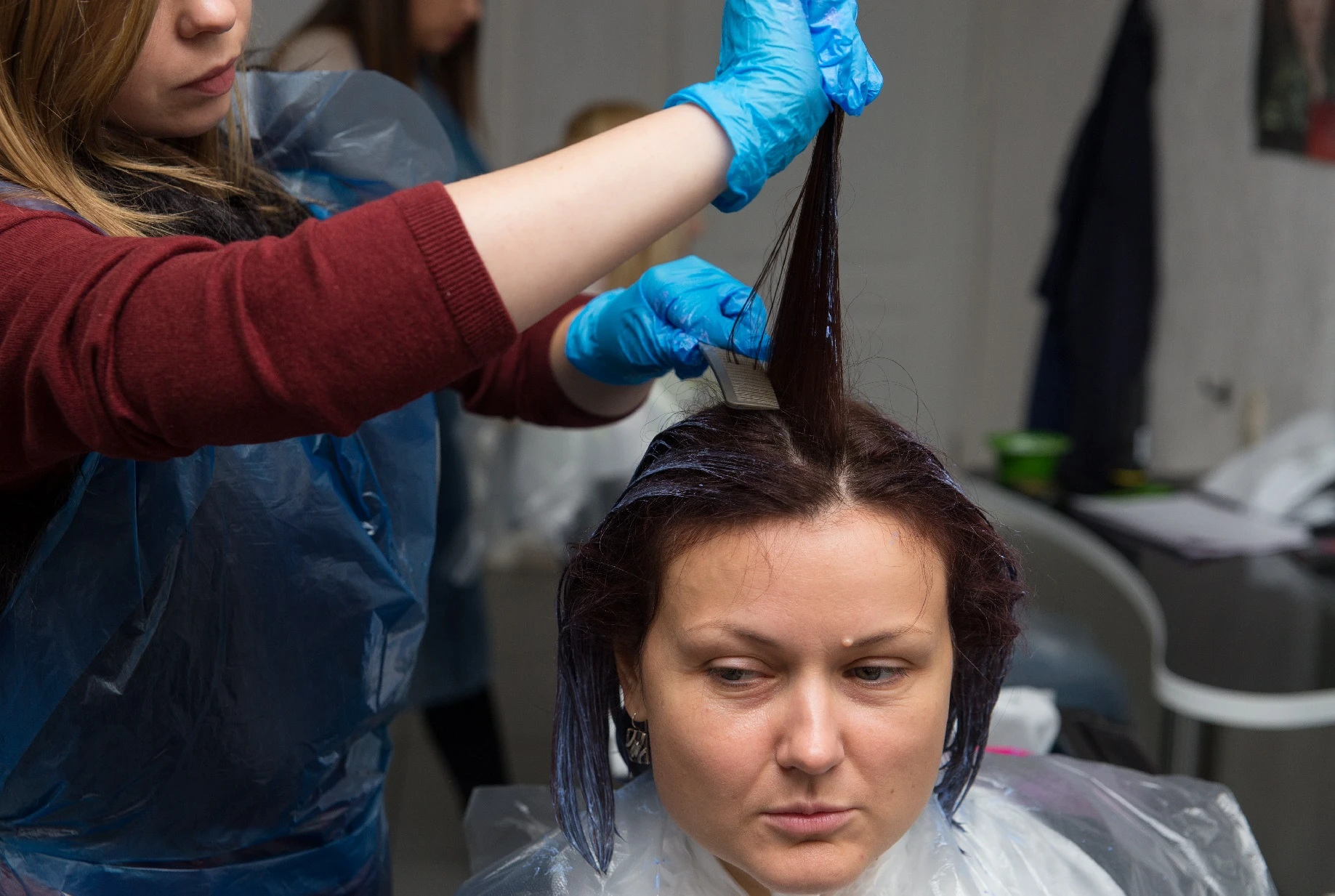 علاج مشاكل الشعر داخل العيادة